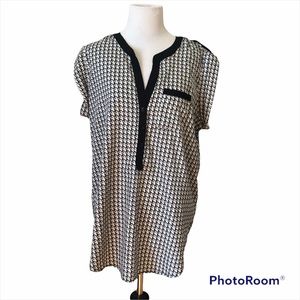 Antilia Femme black and white blouse Size XL